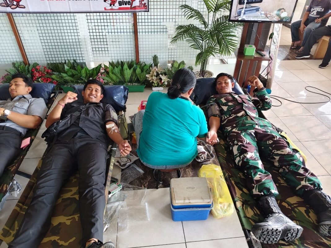 Ikut Serta Donor Darah HUT Ke 26 RSU Permata Hati, Kodim Klungkung Usung Misi Kemanusiaan