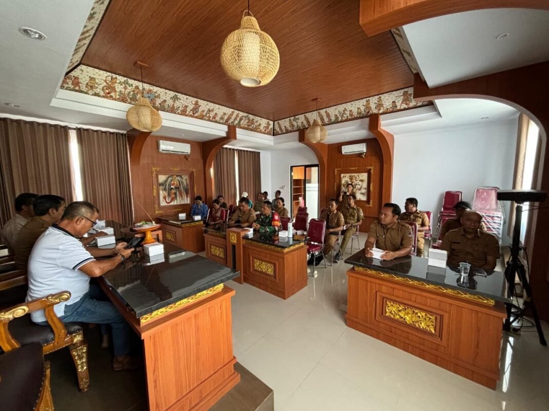 Babinsa Tojan Hadiri Musdesus KDKMP, Wujud Sinergi TNI Dan Pemdes Wujudkan Kemajuan Ekonomi Desa