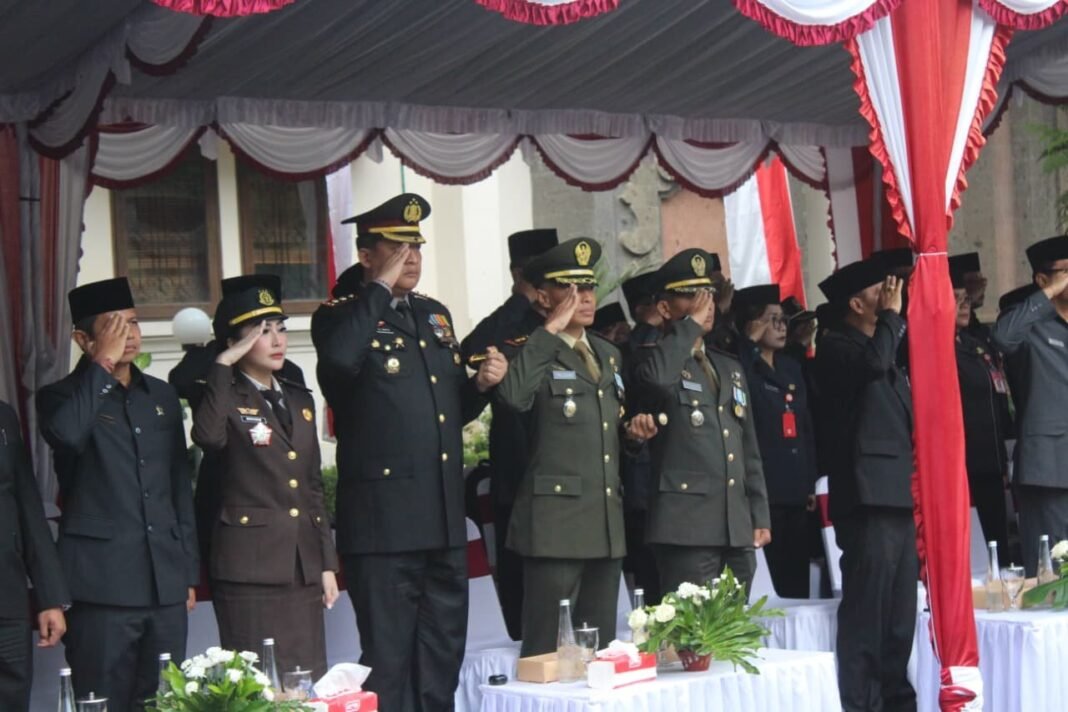 Teguhkan Semangat Melanjutkan Perjuangan, Letkol Inf Trijuang Danarjati Hadiri Upacara Hari Pahlawan