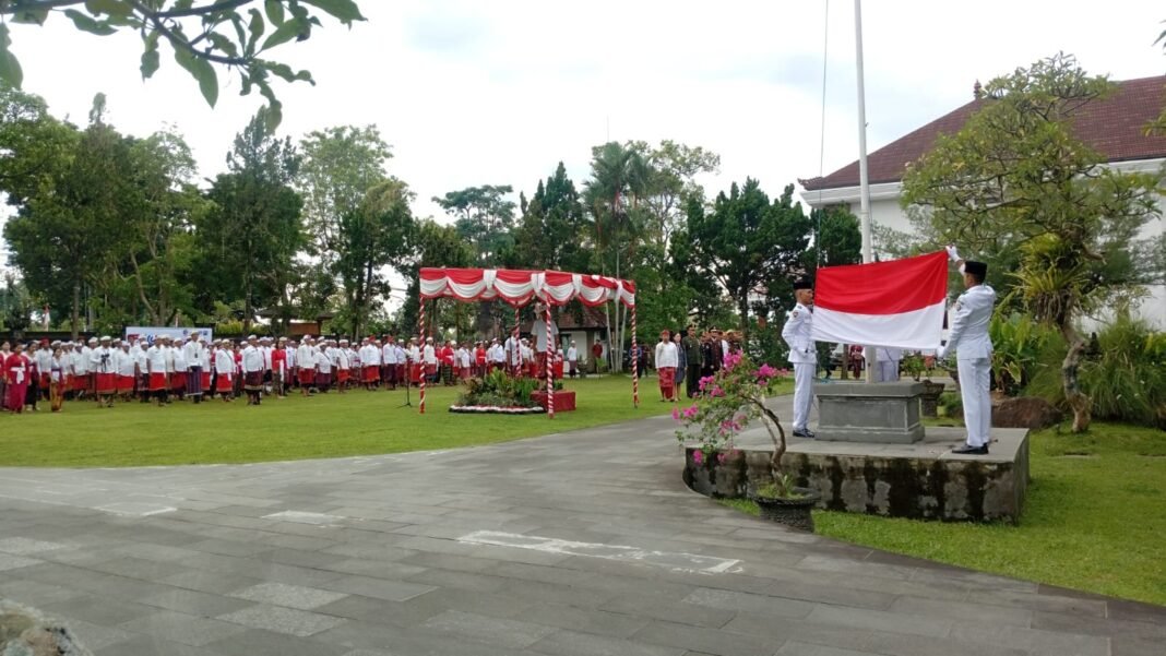 Kasdim 1626/Bangli Hadiri Upacara dan Ziarah Hari Pahlawan Ke-80 Tahun 2025 di Kabupaten Bangli