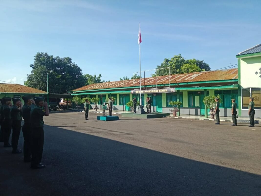 Kodim 1624/Flotim Tanamkan Disiplin dan Nasionalisme Lewat Upacara Bendera