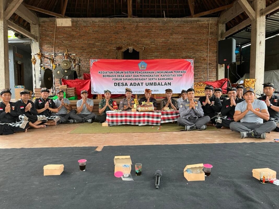 Babinsa Desa Yangapi Hadiri Kegiatan Forum Pengamanan Lingkungan Terpadu di Desa Adat Umbalan