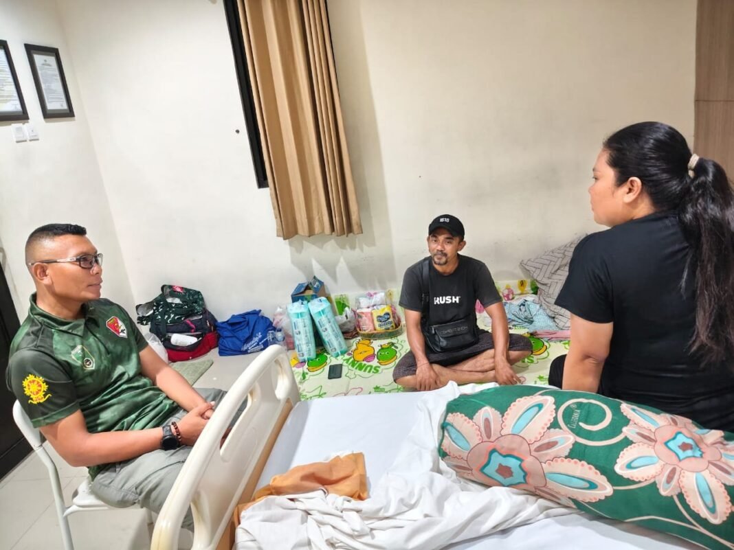 Jenguk Istri Prajurit Melahirkan, Letkol Sidik Pramono Tunjukkan Kepedulian Kuatkan Silahturahmi