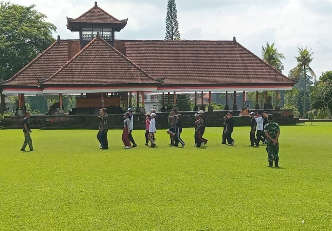 Danramil Marga Tanamkan Jiwa Kepahlawanan pada Siswa Yang Tergabung Dalam Pasukan Ciung Wanara