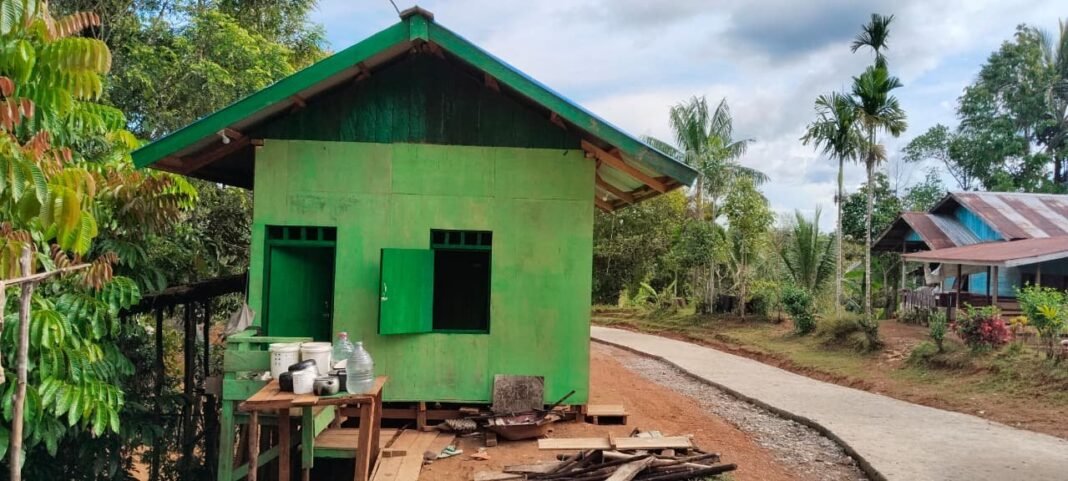 Satgas TMMD Kodim 1711/BVD Sulap Rumah Tak Layak Huni Ibu Yohana Menjadi Hunian Impian di Waropko