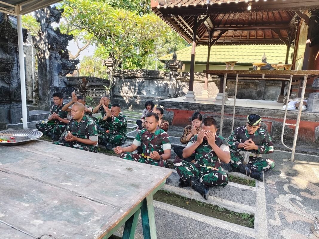 Untaian Doa Suci Untuk Para Pahlawan, Kasdim Klungkung Pimpin Doa Bersama Di Pura Satya Mahotama