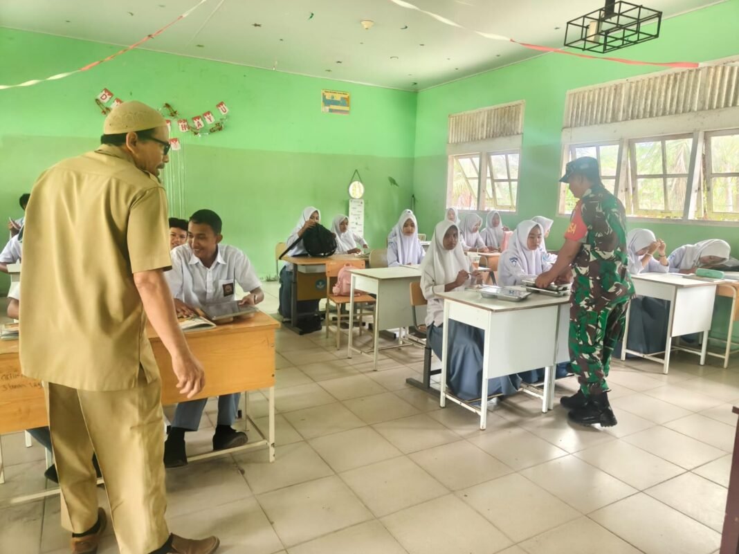 Dampingi Pendistribusian MBG, Serka Sunarto Lubis : Ini Bukan Soal Makan Tapi Tentang Masa Depan