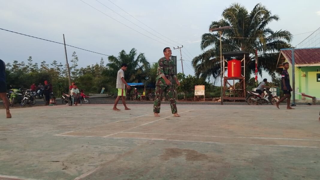 Jaga Kebugaran, Serka Suherman Pilih Berolahraga Bersama Warga