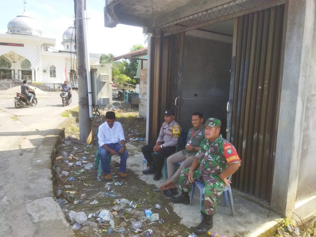 Babinsa dan Bhabinkamtibmas Hadiri Pemilihan Tuha Peut di Desa Tanoh Anou