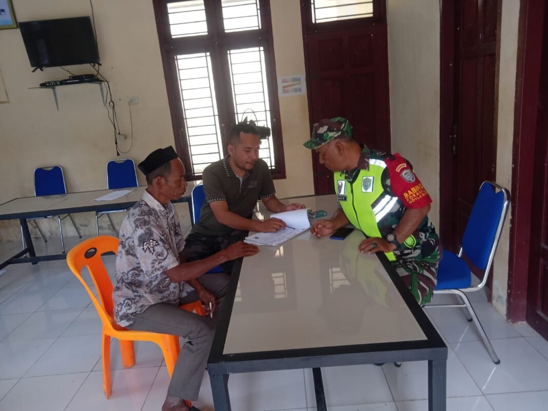 Babinsa Koramil 0105-10/Woyla Barat Bersama Aparat Desa Telusuri Data Bantuan Sosial di Desa Lubhok Pasi Ara