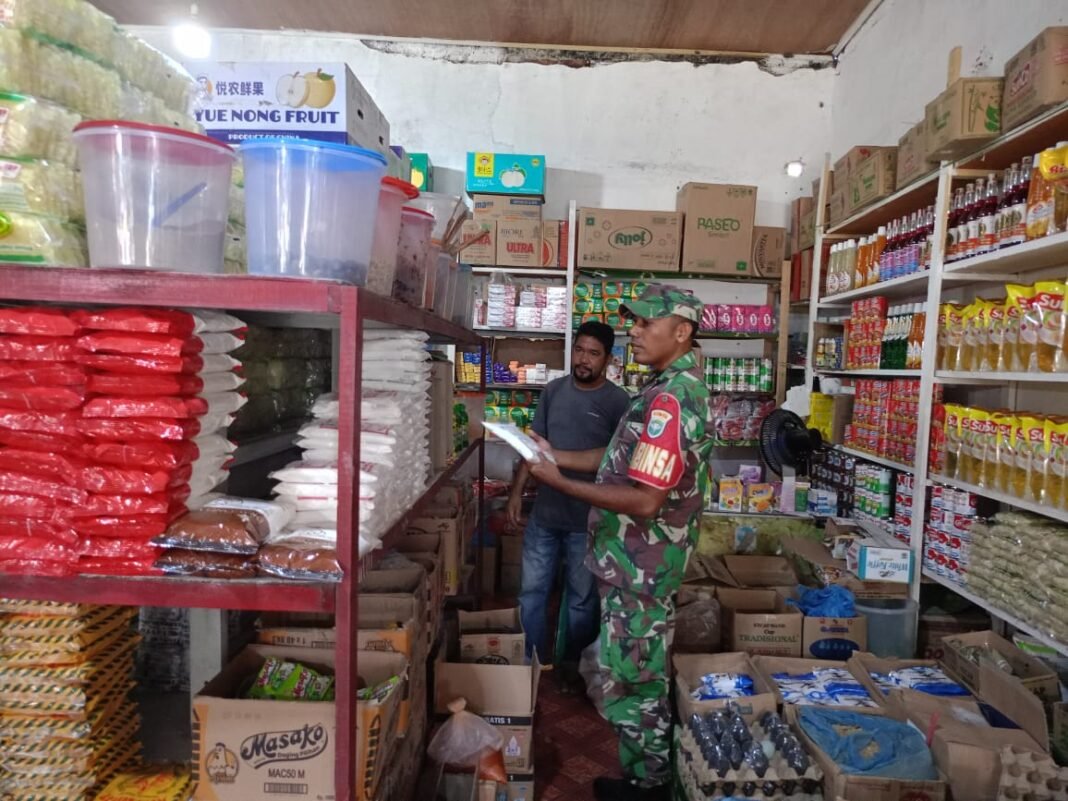 Pantau Stabilitas Harga, Babinsa Kodim 0114/Aceh Jaya Cek Ketersediaan Sembako