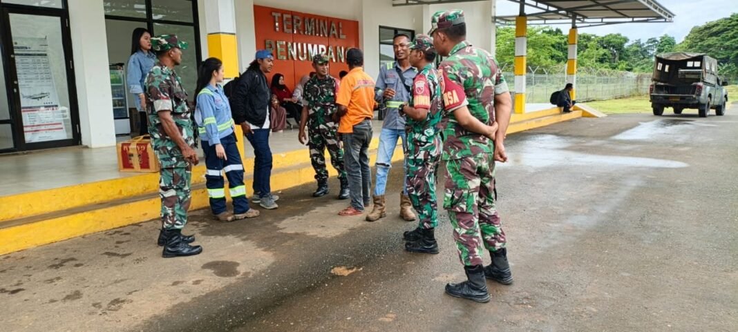 Babinsa Koramil 1512-03/Gebe Patroli Ciptakan Keamanan Dan Ketertiban Lingkungan