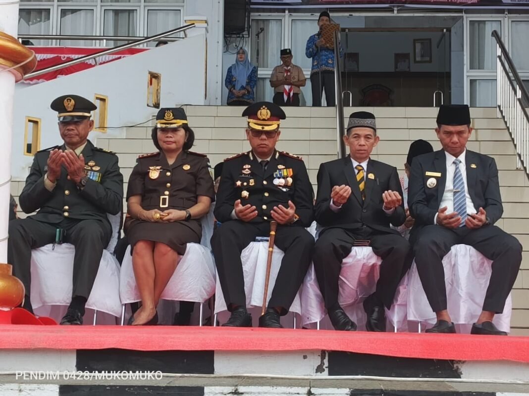 Kodim 0428/MukoMuko bersama Forkopimda MukoMuko, Hadiri Upacara Hari Pahlawan Nasional ke-80 Ta. 2025