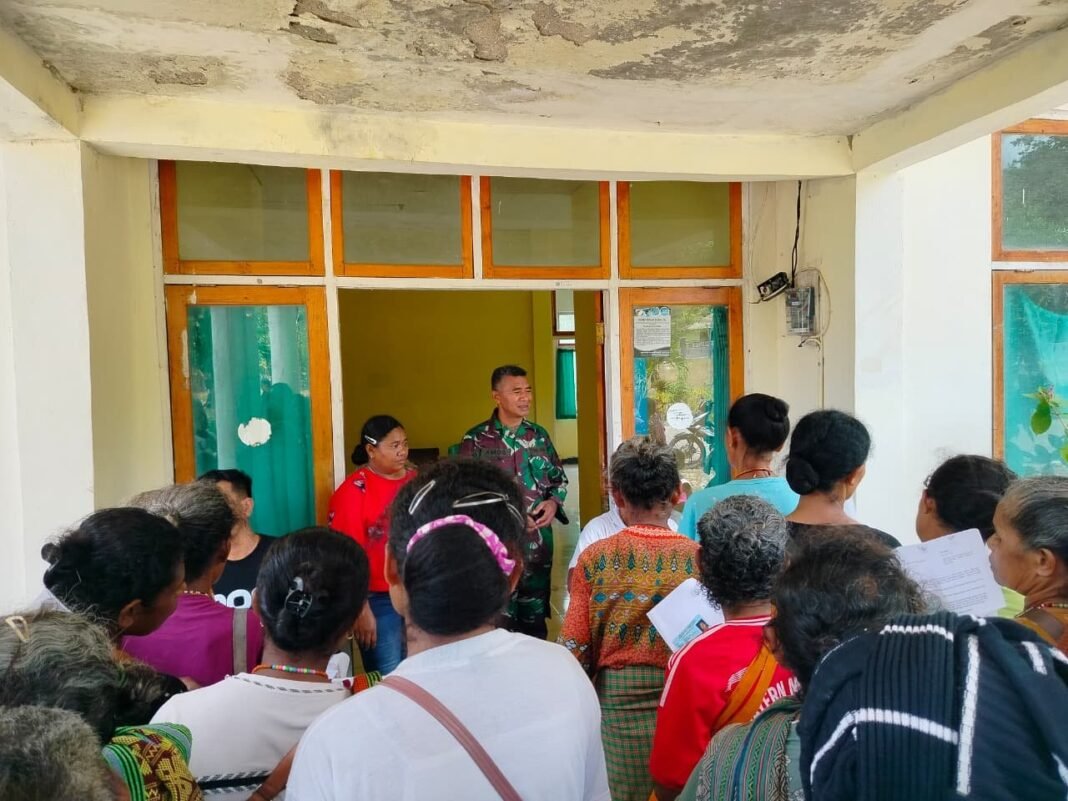 Sinergi TNI dan Pemerintah, Babinsa Awasi Penyaluran SEMBAKO dan BLT Kesra Aman dan Tertib