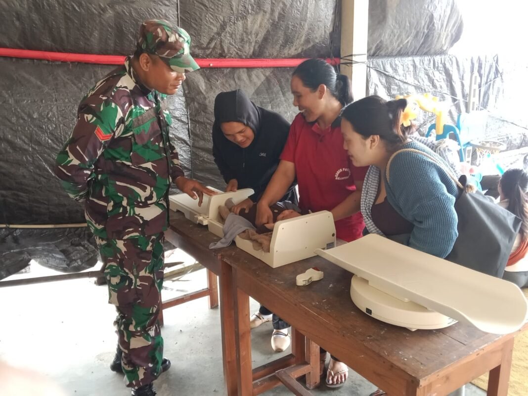 Babinsa Desa Dausa Perkuat Kesehatan Balita Melalui Pendampingan Posyandu