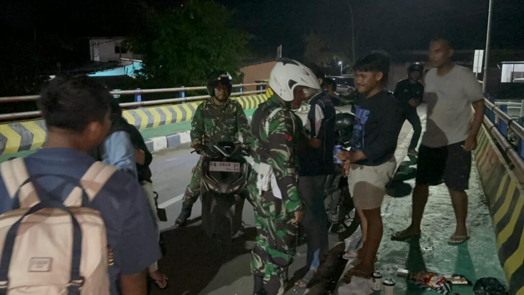 Kodim 1614/Dompu Laksanakan Patroli Malam untuk Jamin Keamanan Natal dan Tahun Baru