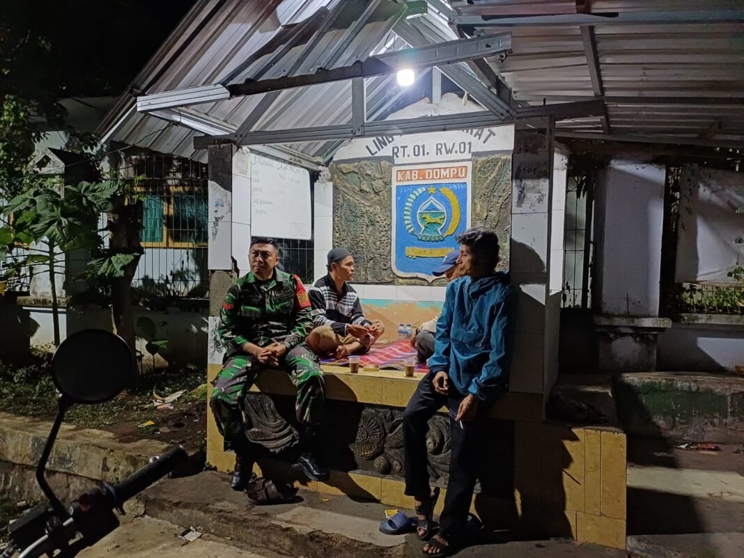 Ronda Malam Sinergi TNI dan Warga: Babinsa Koptu Abubakar Tingkatkan Keamanan di Potu Barat