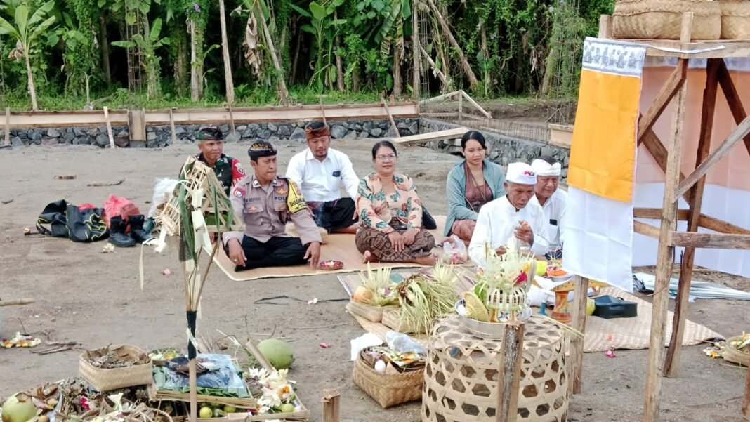 Upacara Ngerapuh di Desa Tusan: TNI dan Tradisi Lokal Bersatu dalam Pembangunan