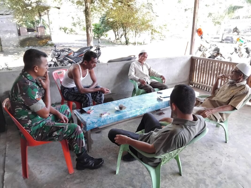 Babinsa Pasie Raya Imbau Warga Jaga Kesehatan di Tengah Cuaca Tak Menentu