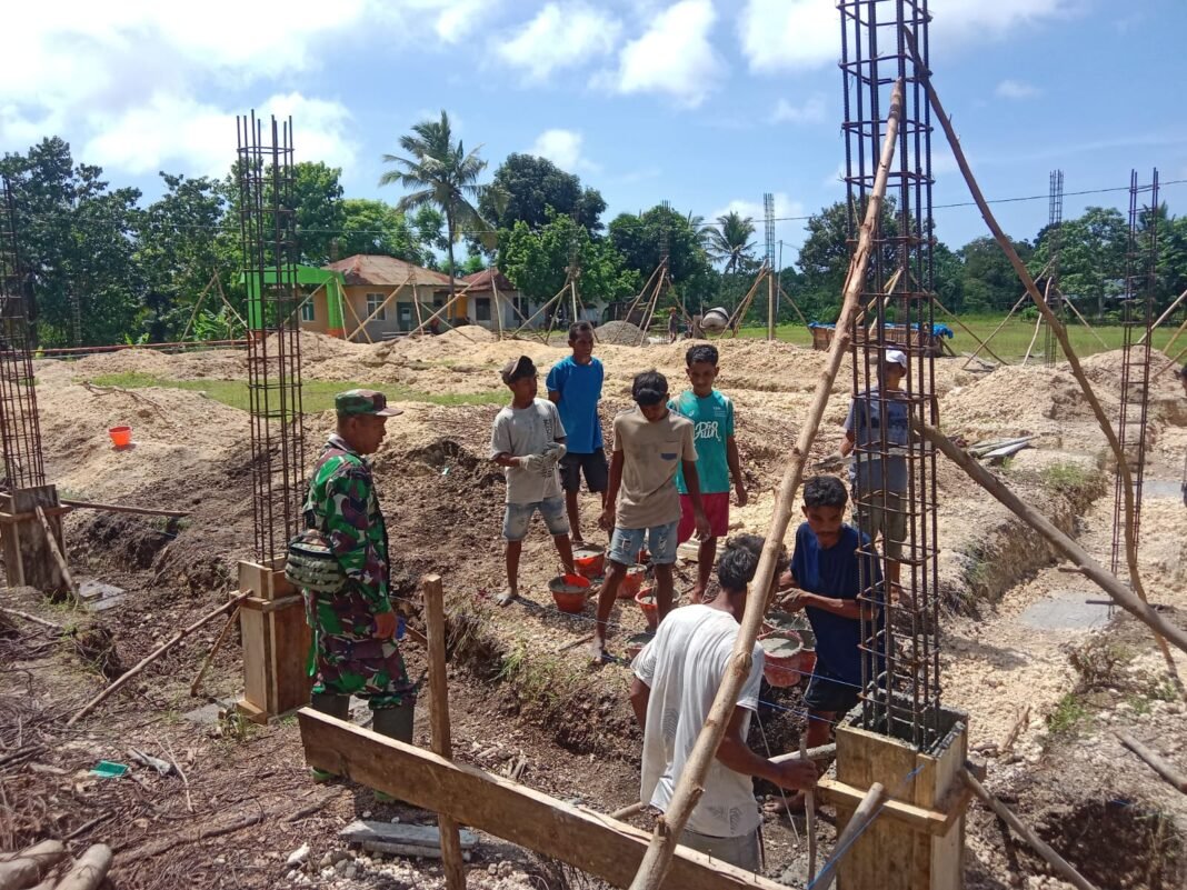 Babinsa Sumba Barat Dukung Pembangunan Koperasi Desa demi Kesejahteraan Masyarakat