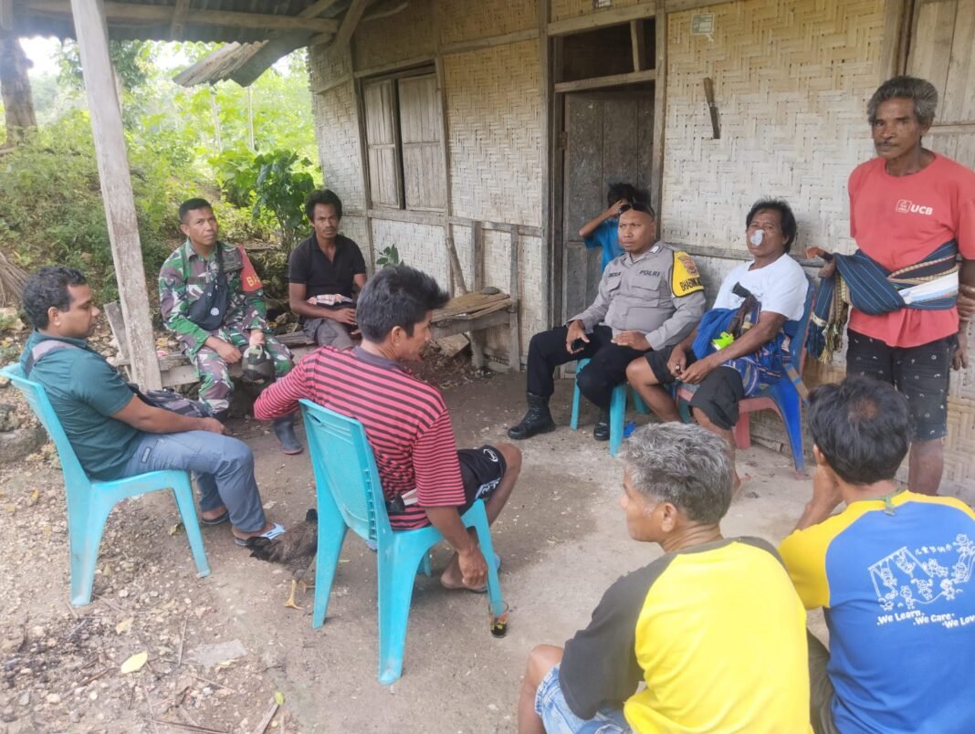 Membangun Sinergi TNI-Polri dan Masyarakat Lewat Komsos di Sumba Barat