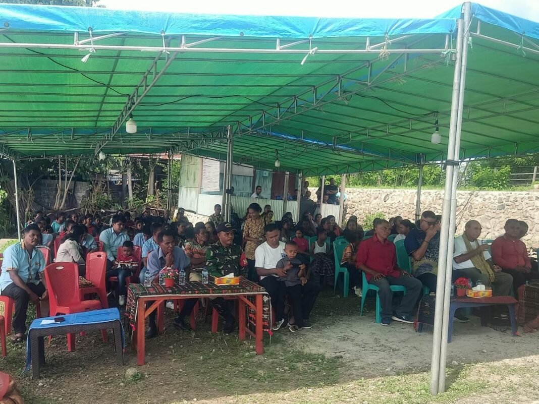 Kebersamaan dalam Perayaan: Babinsa Desa Watukobu Rayakan Natal dan Tahun Baru Bersama Warga
