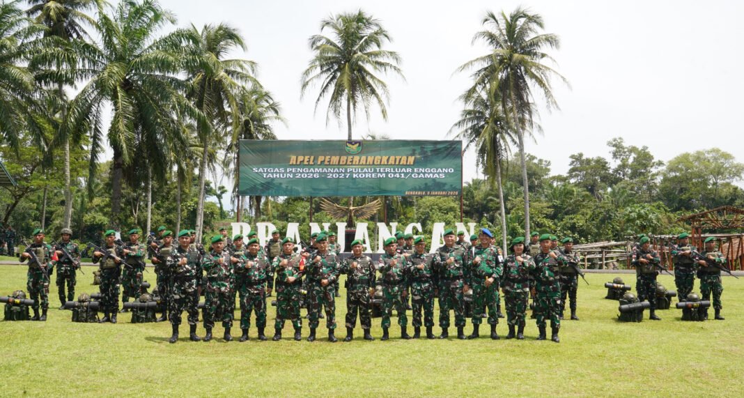 Danrem 041/Gamas Pimpin Seremoni Pemberangkatan Satgas Pengamanan Pulau Enggano