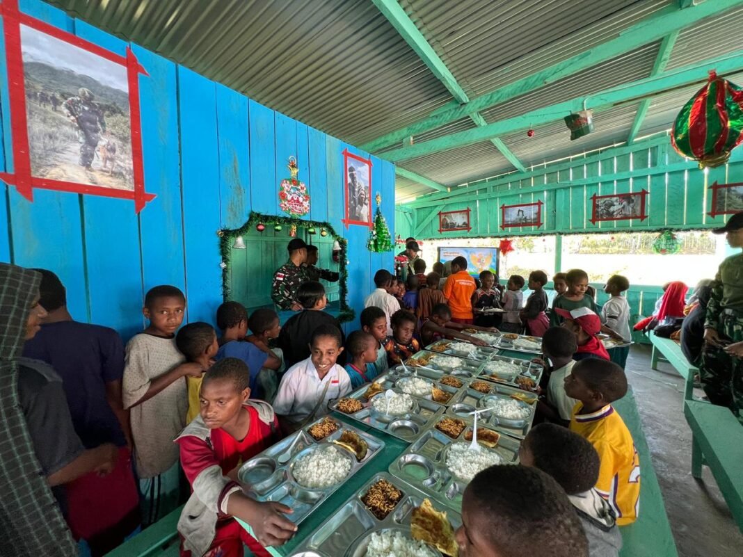 Semangat Baru di Hari Pertama Sekolah: Satgas Yonif 751/VJS Ajak Anak-anak Sarapan Bersama