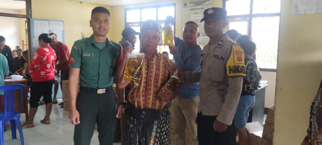 Sinergi TNI dan Pemerintah dalam Penyaluran Bantuan Pangan di Kelurahan Wali