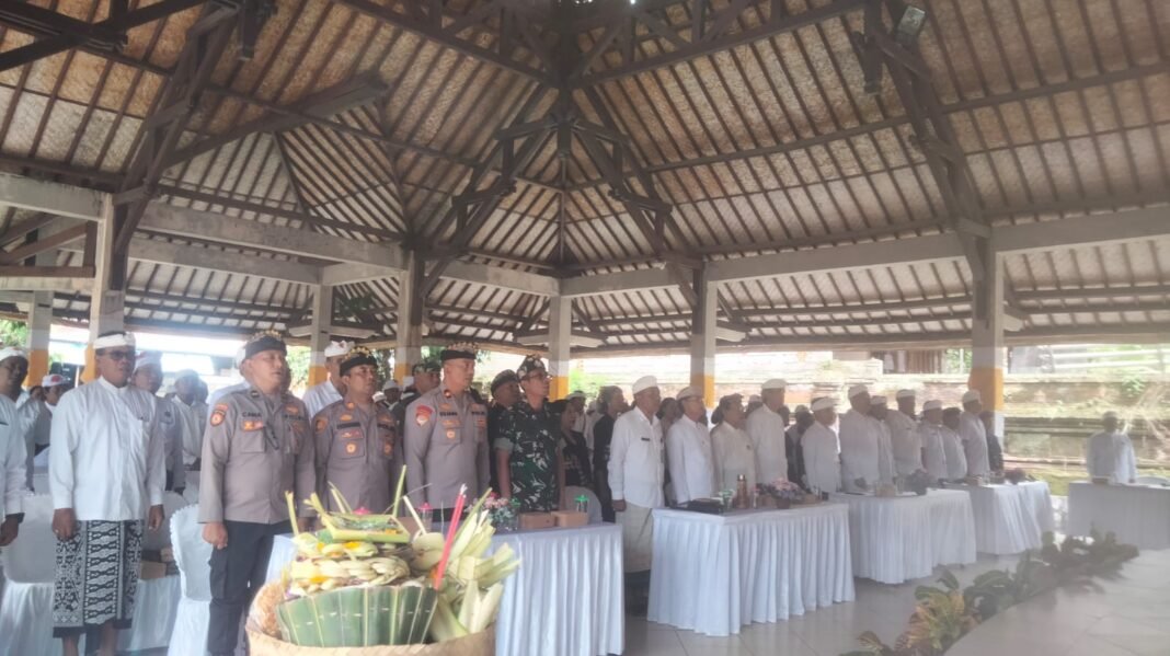 Prajuru MDA Kabupaten Klungkung Resmi Dilantik, Pasiintel Kodim Mendukung Sinergitas Adat dan Sosial