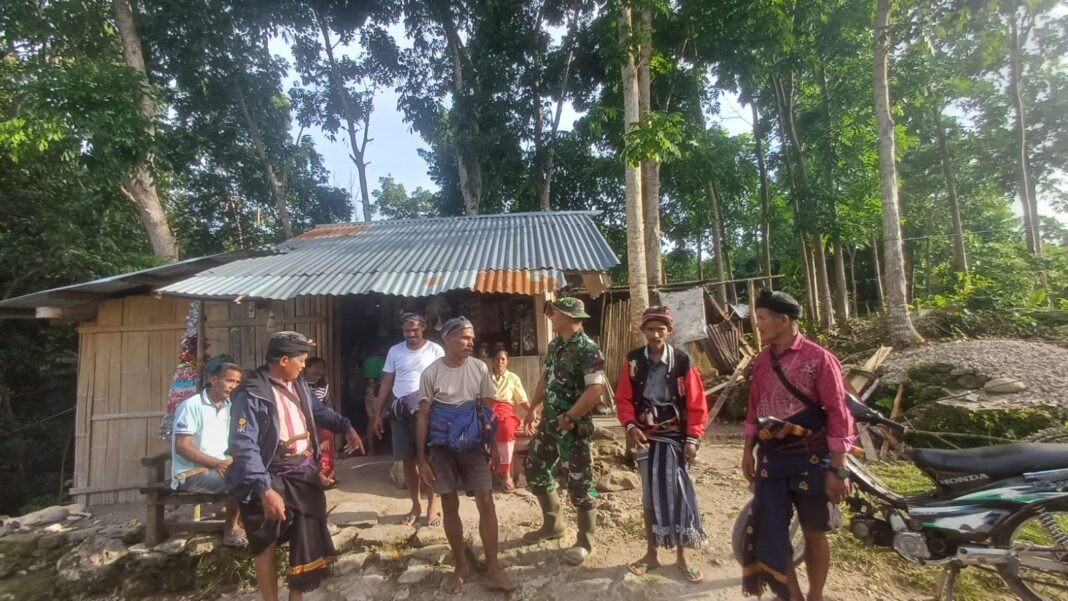 Sinergi TNI dan Masyarakat Terjalin di Umbu Jodu Lewat Komsos Kamtibmas