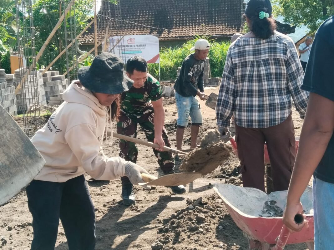 Babinsa Selat Dukung Pembangunan Koperasi Desa, Pastikan Progres Tepat Waktu dan Sesuai Standar
