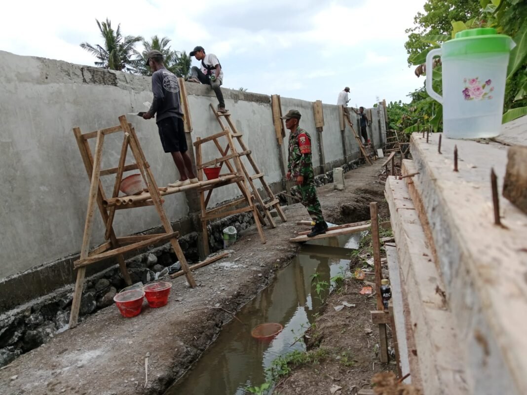 Dukungan TNI untuk Kemajuan Desa: Babinsa Tusan Tinjau Proyek Koperasi Merah Putih