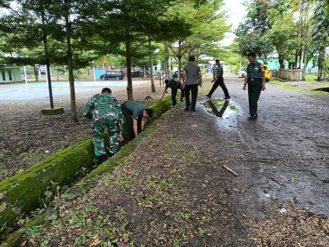 Kodim 1420/Sidrap Gelar Karya Bakti: Bersihkan Saluran Air untuk Cegah Banjir