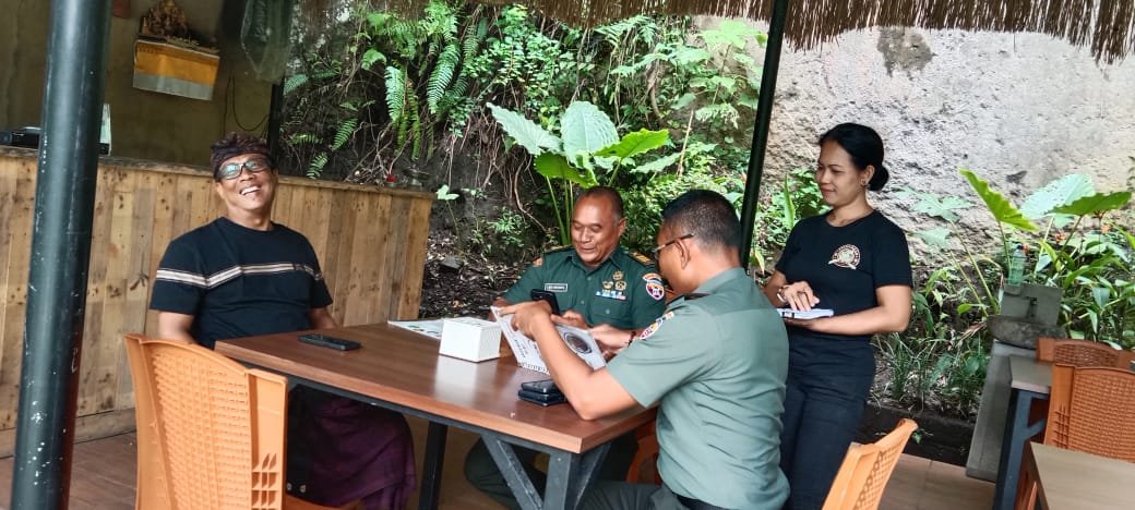 Dandim Klungkung Giatkan Silahturahmi di Angkringan The Beji Tukad Bubuh