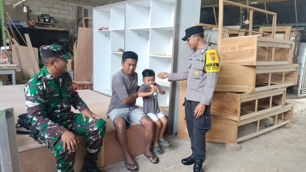 Kegiatan Komsos Babinsa Bunutin Tingkatkan Sinergitas dengan Pelaku Usaha