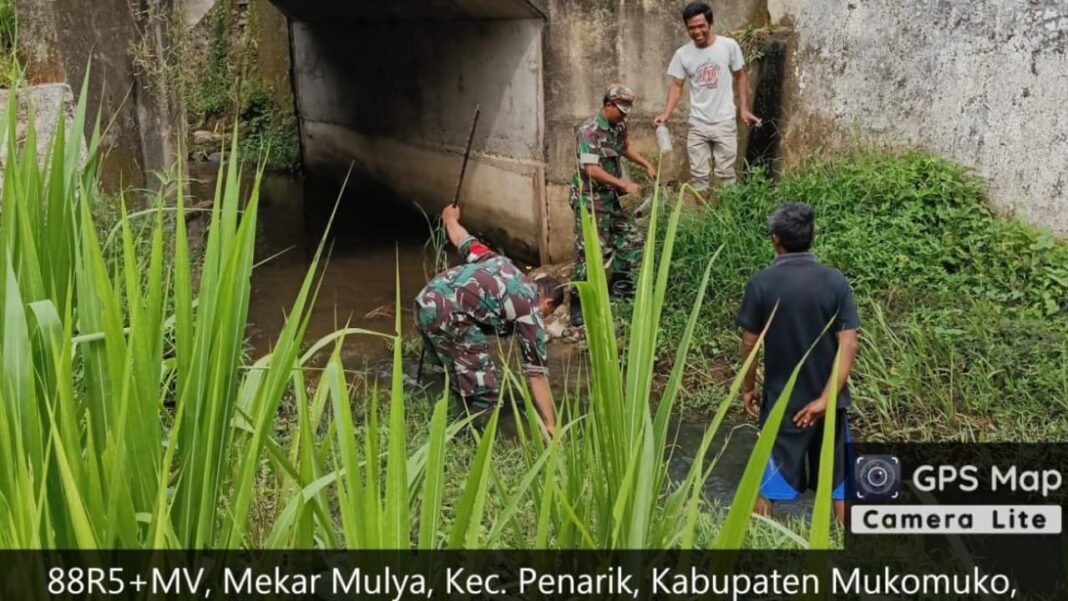 Kodim 0428/MukoMuko Galang Kerja Sama dengan Warga Cegah Banjir Melalui Pembersihan Sungai