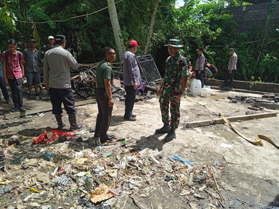 Upaya Bersama: TNI dan Tim SAR Cari Korban Longsor di Tabanan