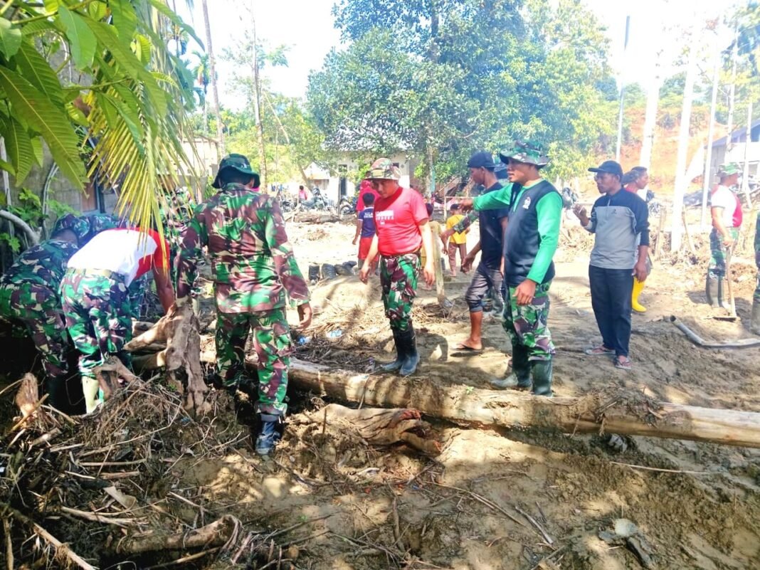 Jajaran Korem 012/TU Hadir Bangkitkan Semangat Warga Terdampak Bencana