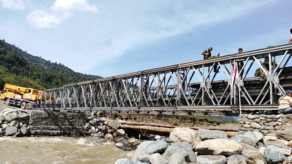 Jajaran Korem 012/TU Utamakan Keselamatan dalam Pembangunan Jembatan Bailey