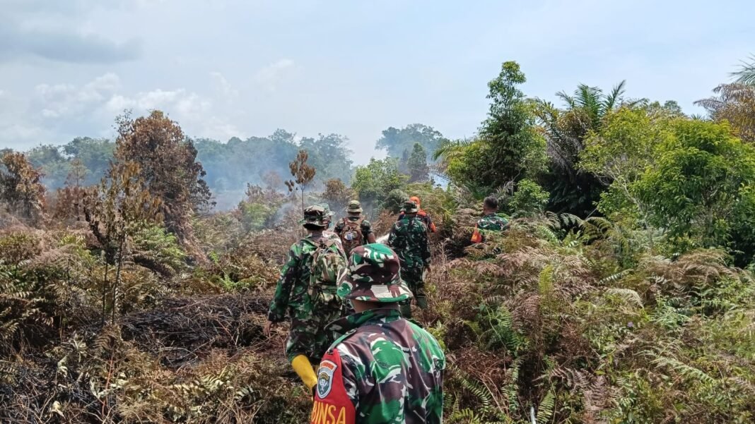 Jajaran Korem 012/TU Tanggap Darurat Atasi Kebakaran Lahan di Aceh Barat