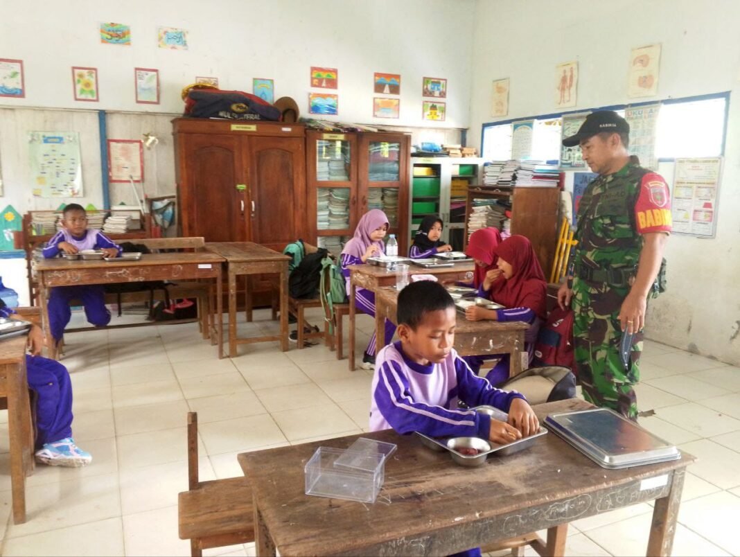 TNI Inisiasi Aksi Sosial, 54 Ribu Paket Makanan Bergizi Dibagikan di Sidrap