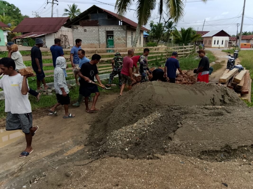 Kebersamaan Satgas TMMD 127 dan Warga Sambuli Percepat Pembangunan Jembatan