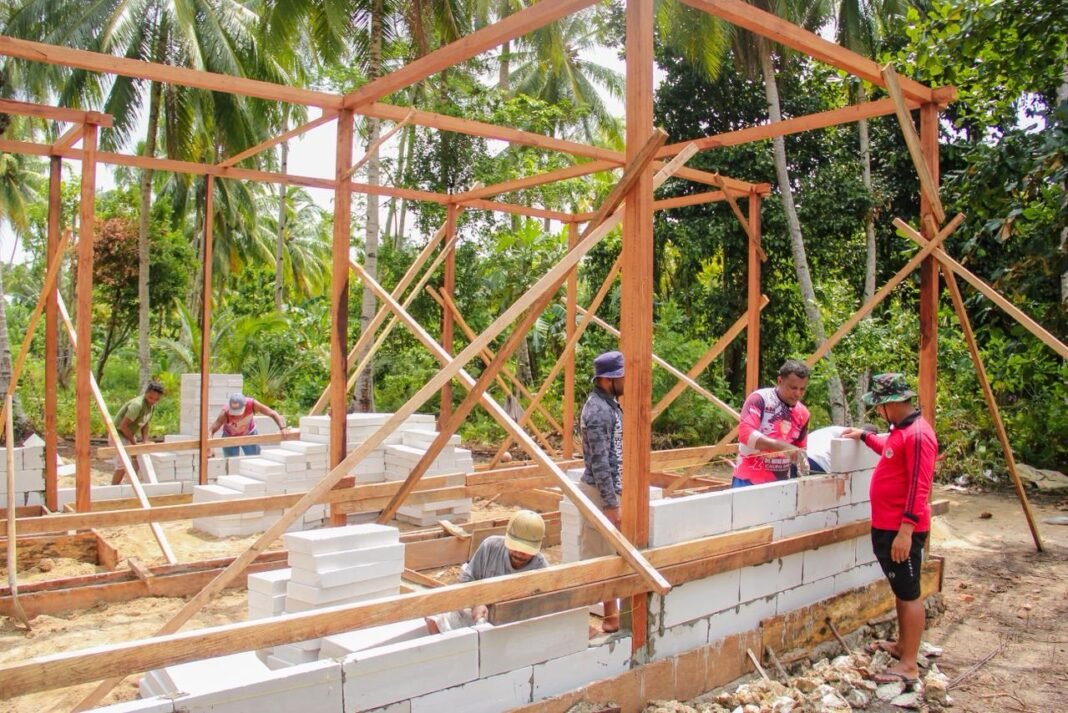 Progres TMMD ke-127: Pembangunan Rumah Tipe 36 untuk Ibu Evelina Capai 11 Persen