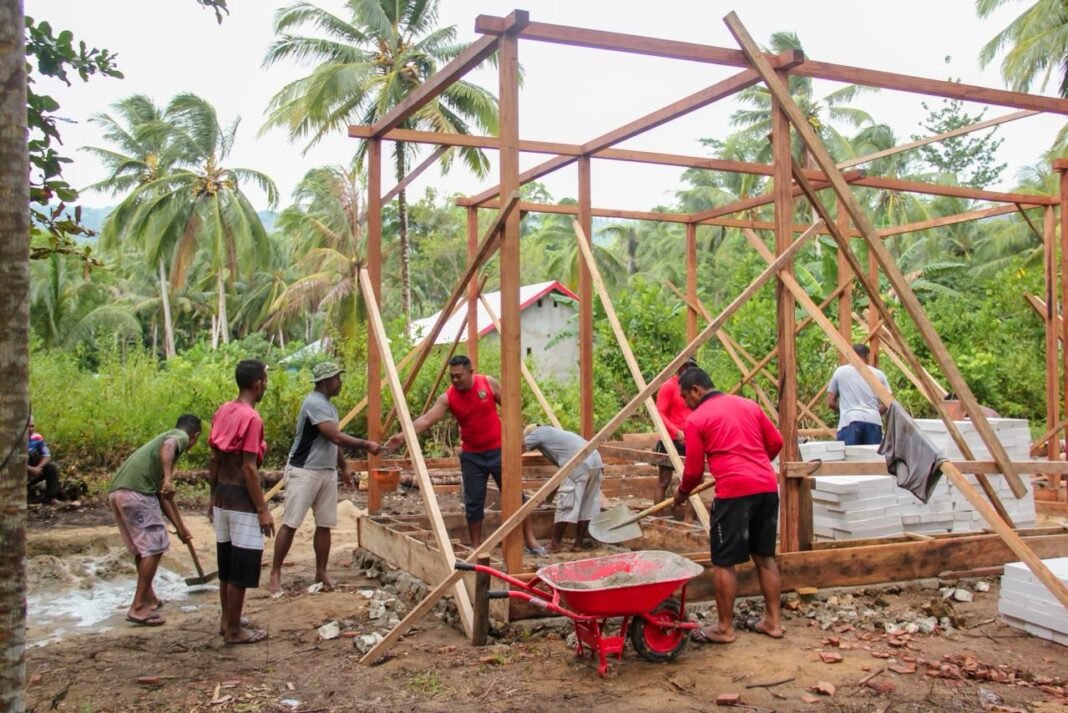 TMMD ke-127: Mewujudkan Hunian Layak bagi Ibu Evelina di Kampung Sisir 2