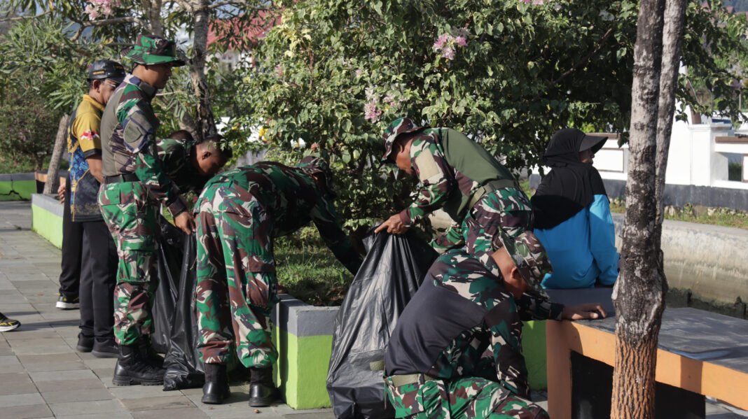 Kodim 1512/Weda Gelar Gotong Royong Bersihkan Masjid Darussalam