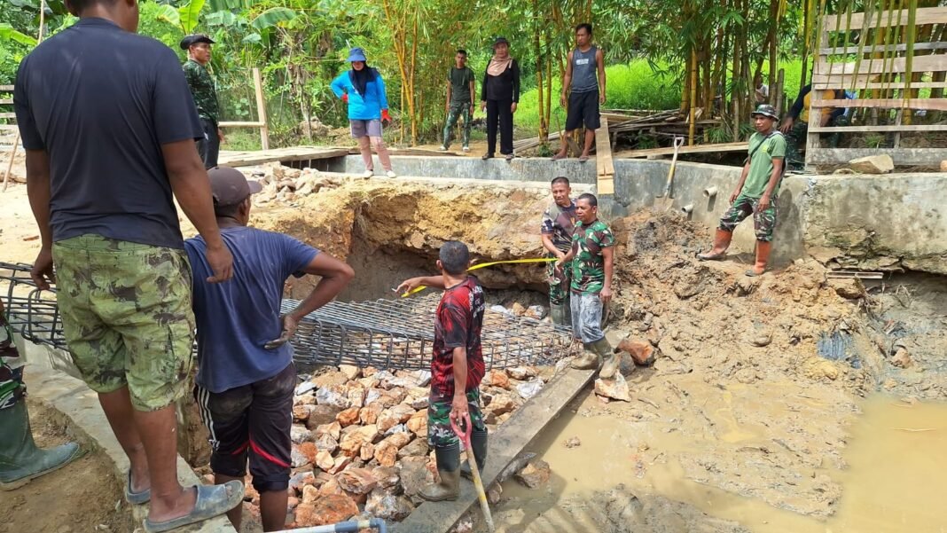 Antusiasme Srikandi Desa Memperkuat Pembangunan Jembatan TMMD