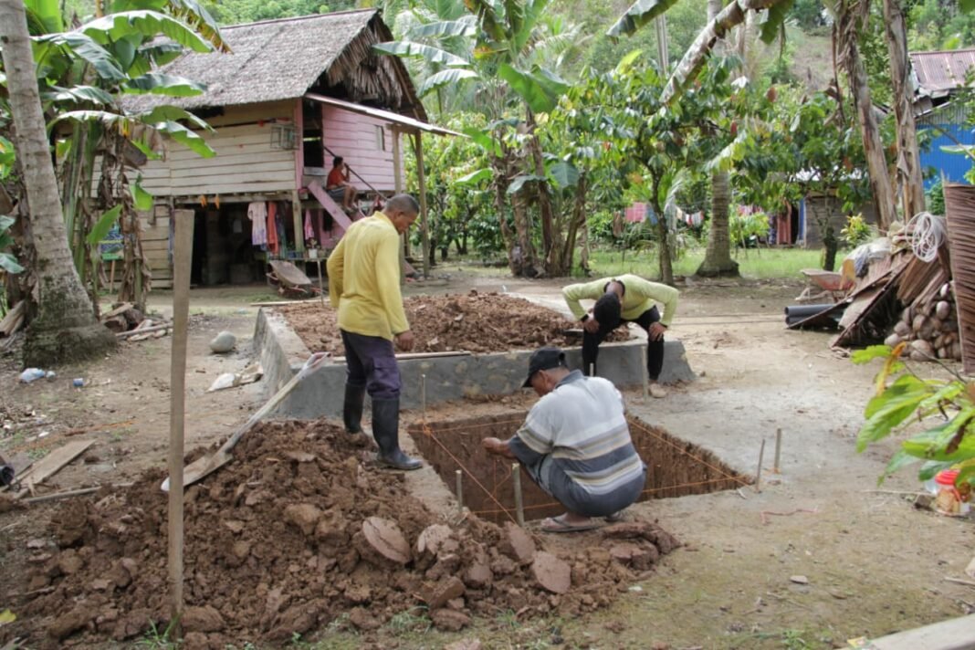 Satgas TMMD Ke-127 Bangun Fasilitas MCK di Dusun Ogodudu
