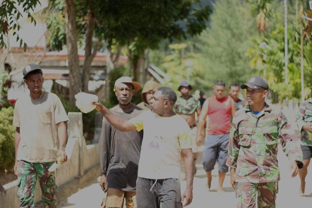 Bersama Menuju Pembangunan, Warga dan Satgas TMMD 127 Kodim 1804/Kaimana Tunjukkan Kebersamaan