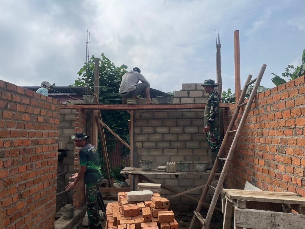 Progres Rehabilitasi RTLH TMMD Kodim 0421/LS di Desa Tanjung Rejo Capai Pemasangan Batu Bata